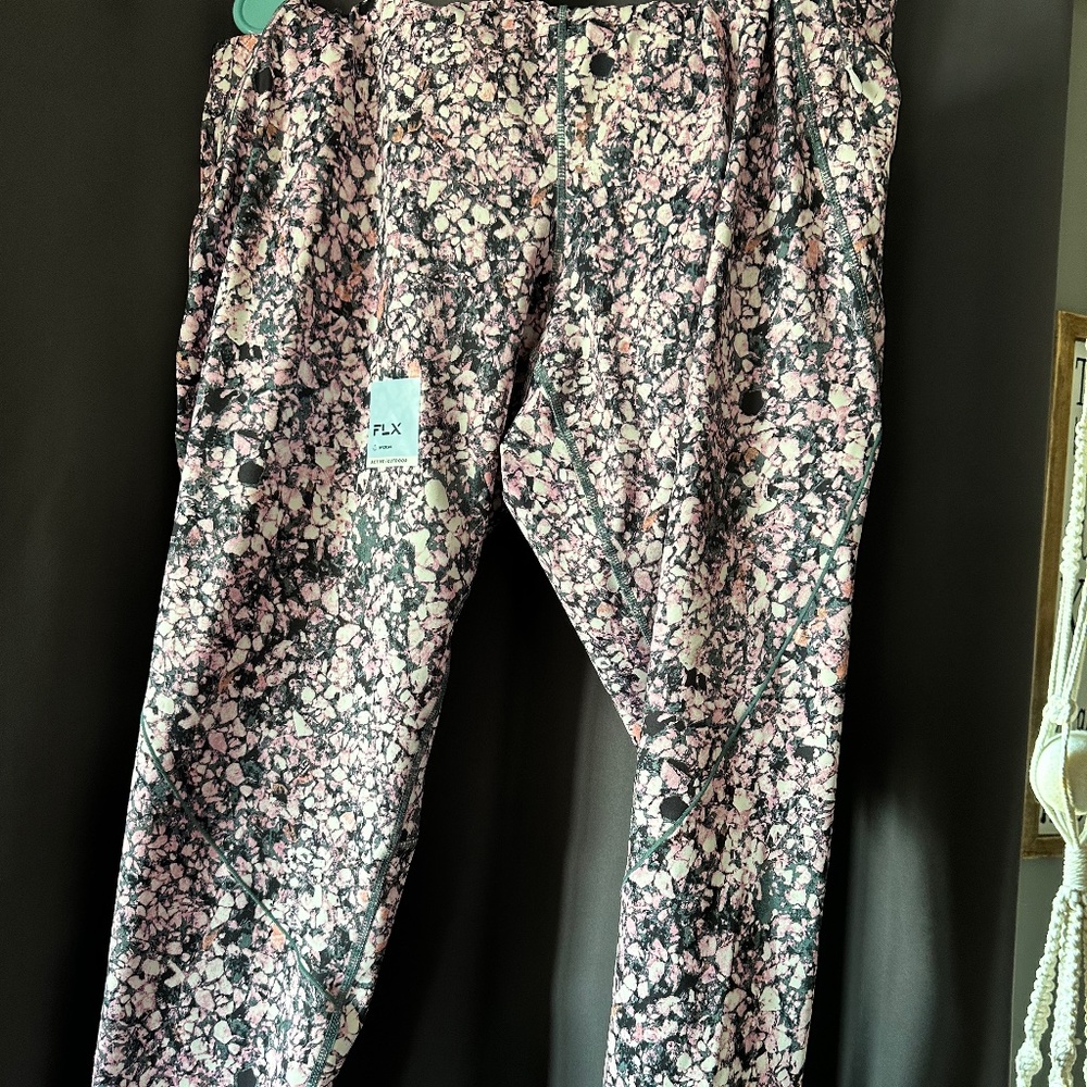 NWT FLX Pink patterned leggings